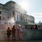 Children by the Brooklyn Museum fountain