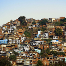 JR: 28 Millimètres, Women Are Heroes, Action dans la Favela Morro da Providência, Favela de Jour, Rio de Janeiro