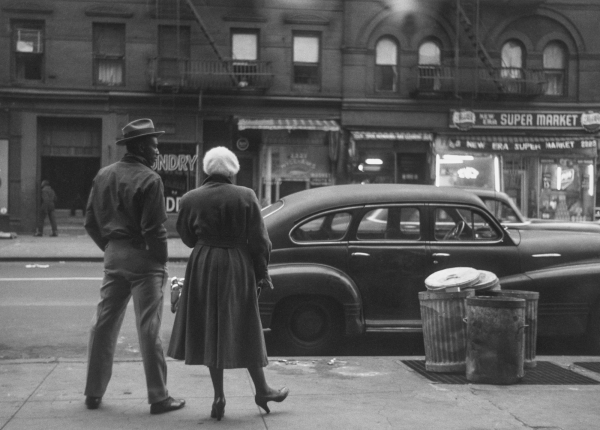 Roy DeCarava: Couple standing at car