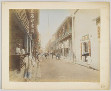 <em>"[City street in China?]"</em>, 1890. Bw photographic print, hand tinted. Brooklyn Museum. (Photo: Brooklyn Museum, DS809_P561_no03a_PS4.jpg