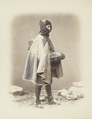 <em>"Travelling merchant"</em>. Bw photographic print, hand tinted. Brooklyn Museum. (Photo: Brooklyn Museum, DS821_P56_no21_PS4.jpg