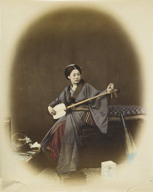 <em>"Girl playing the samisen"</em>. Bw photographic print, hand tinted. Brooklyn Museum. (Photo: Brooklyn Museum, DS821_P56_no28_PS4.jpg