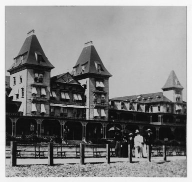 <em>"Brighton Beach Hotel. Coney Island, Brooklyn NY. Center and East end."</em>. Bw photograph, 8 x 10in (20.5 x 25cm). Brooklyn Museum, CHART_2011. (F129_B79_V67_Views_Brooklyn_07.jpg