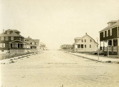 <em>"Beach Haven: the great seashore opportunity. Views of Beach Haven. View 07: house(s)."</em>, 1900-1914. Bw photograph (original print), 9 x 7in (23 x 18cm). Brooklyn Museum, Beachhaven. (F142_O2_B35_Beachhaven_005.jpg
