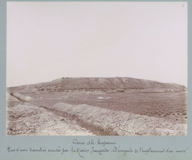 <em>"Cerro ak. Kapana. Vue d'une tranchée crensée par la Mission française. Découverte de l'emplacement d'un mur."</em>, 1903. Bw photograph (original print), 9 x 7in (23 x 18cm). Brooklyn Museum, Sintich. (F3319.1_T55_M69_Sintich_014.jpg