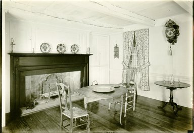 <em>"Dining room of Schenck House at Canarsie Park, L.I., built before 1775 & remodeled about 1800 (from note on verso)."</em>. Bw photographic print, 5 x 7 in (13 x 16 cm). Brooklyn Museum, CHART_2013. (Photo: Courtesy of the City of New York, NA735_B8_B79n_Schenck_House_Dining_Room_17a.jpg