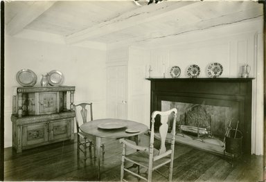 <em>"Dining room  of Schenck House at Canarsie Park, L.I., built before 1775 & remodeled about 1800 (from note on verso)."</em>. Bw photographic print, 5 x 7 in (13 x 16 cm). Brooklyn Museum, CHART_2013. (Photo: Courtesy of the City of New York, NA735_B8_B79n_Schenck_House_Dining_Room_17b.jpg