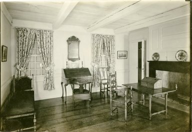 <em>"Living room  of Schenck House at Canarsie Park, L.I., built before 1775 & remodeled about 1800 (from note on verso)."</em>. Bw photographic print, 5 x 7 in (13 x 16 cm). Brooklyn Museum, CHART_2013. (Photo: Courtesy of the City of New York, NA735_B8_B79n_Schenck_House_living_room_18a.jpg