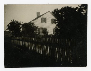 <em>"Preliminary survey of the Emmens house prepared for the Historic American Buildings Survey."</em>, ca. 1936. Bw photograph, 1.75 x 2.5in. Brooklyn Museum, CHART_2011. (NA735_B8_H621e_HABS_Emmens_House_01.jpg