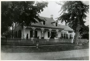 <em>"Van Pelt Manor House."</em>. Bw photographic print, 5 x 7 in (13 x 16 cm). Brooklyn Museum, CHART_2013. (NA735_B8_V26_Van_Pelt_Manor_house.jpg