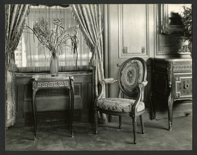 <em>"Weil-Worgelt apartment; chair and end table with vase in French eighteenth-century revival style."</em>. Bw photographic print, 5 x 7 in (13 x 16 cm). Brooklyn Museum, CHART_2011. (NK2004_W42_Weil_Worgelt_apartment_page12.jpg