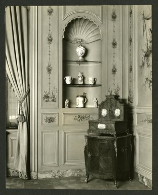 <em>"Weil-Worgelt apartment; niche and cabinet in French eighteenth-century revival style."</em>. Bw photographic print, 5 x 7 in (13 x 16 cm). Brooklyn Museum, CHART_2011. (NK2004_W42_Weil_Worgelt_apartment_page16.jpg