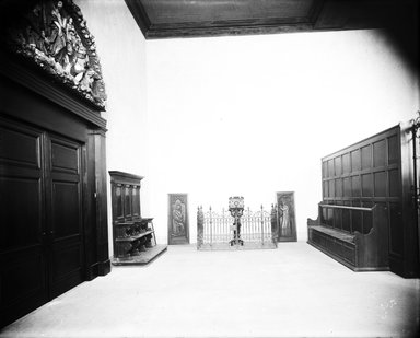 <em>"Brooklyn Museum building: interior. View: Painting and Sculpture: Italian Renaissance Hall [03], 1926. Floor: 3."</em>, 1926. Glass negative 8x10in, 8 x 10 in. Brooklyn Museum, CHART_2013. (Photo: Brooklyn Museum, PHO_INT_VIEW_PSC_Italian_Renaissance_Hall_03_001_glass_bw.jpg