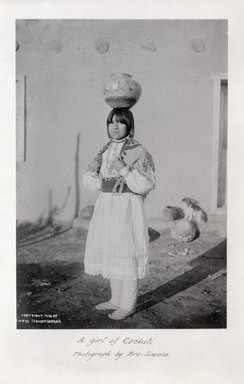 <em>"A girl of Cochiti. Photograph by Bro. Simeon. Copyright 1906 by Simeon Schwemberger."</em>. Bw photographic print. Brooklyn Museum, tipi. (Photo: Simeon Schwemberger, S01_02.01.006_Girl_of_Conchiti_1907_p026m_SL1.jpg