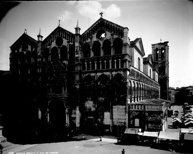 <em>"Cathedral, Ferrara, Italy, 1895"</em>, 1895. Glass negative 8x10in, 8 x 10 in. Brooklyn Museum, Goodyear. (Photo: Brooklyn Museum, S03i0122n01a.jpg