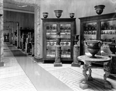 <em>"Naples Museum, Naples, Italy, 1895"</em>, 1895. Glass negative 8x10in, 8 x 10 in. Brooklyn Museum, Goodyear. (Photo: Brooklyn Museum, S03i0194n01a.jpg