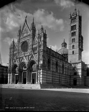 <em>"Cathedral, Siena, Italy, 1895"</em>, 1895. Glass negative 8x10in, 8 x 10 in. Brooklyn Museum, Goodyear. (Photo: Brooklyn Museum, S03i0498n01.jpg