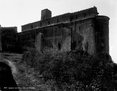 <em>"S. Pietro, Toscanella, Italy, 1895"</em>, 1895. Glass negative 8x10in, 8 x 10 in. Brooklyn Museum, Goodyear. (Photo: Brooklyn Museum, S03i0536n01.jpg