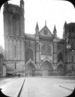 <em>"Cathedral, Poitiers, France, 1903"</em>, 1903. Lantern slide 3.25x4in, 3.25 x 4 in. Brooklyn Museum, Goodyear. (Photo: Brooklyn Museum, S03i0900l01.jpg