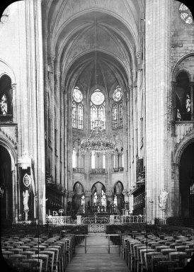 <em>"Notre Dame, Paris, France, 1910"</em>, 1910. Lantern slide 3.25x4in, 3.25 x 4 in. Brooklyn Museum, Goodyear. (Photo: Brooklyn Museum, S03i1026l01.jpg