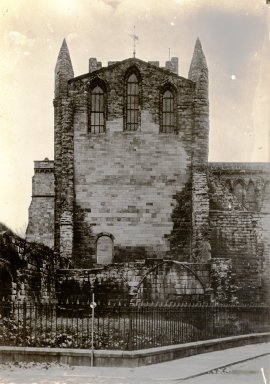 <em>"Location unknown, n.d."</em>. Bw photographic print 5x7in, 5 x 7 in. Brooklyn Museum, Goodyear. (Photo: Brooklyn Museum, S03i1278v01a.jpg