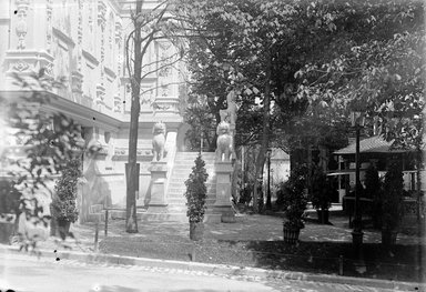 <em>"Paris Exposition: Cambodian Pavilion, Paris, France, 1900"</em>, 1900. Glass negative 5x7in, 5 x 7 in. Brooklyn Museum, Goodyear. (Photo: Brooklyn Museum, S03i1323n01a.jpg
