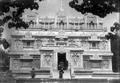 <em>"Paris Exposition: Dutch East Indies Pavilion, Paris, France, 1900"</em>, 1900. Glass negative 5x7in, 5 x 7 in. Brooklyn Museum, Goodyear. (Photo: Brooklyn Museum, S03i1339n01a.jpg