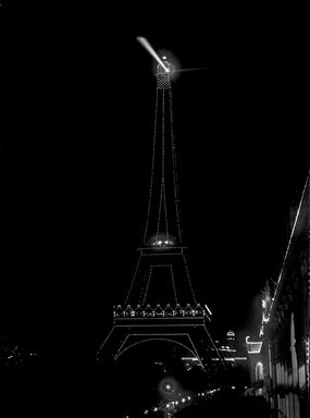 <em>"Paris Exposition: Eiffel Tower, Paris, France, 1900"</em>, 1900. Glass negative 5x7in, 5 x 7 in. Brooklyn Museum, Goodyear. (Photo: Brooklyn Museum, S03i1342n01.jpg