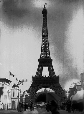 <em>"Paris Exposition: Eiffel Tower, Paris, France, 1900"</em>, 1900. Glass negative 5x7in, 5 x 7 in. Brooklyn Museum, Goodyear. (Photo: Brooklyn Museum, S03i1344n01a.jpg