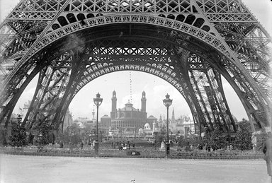 <em>"Paris Exposition: Eiffel Tower, Paris, France, 1900"</em>, 1900. Glass negative 5x7in, 5 x 7 in. Brooklyn Museum, Goodyear. (Photo: Brooklyn Museum, S03i1346n01a.jpg
