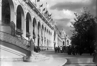 <em>"Paris Exposition: Palace of Costume, Paris, France, 1900"</em>, 1900. Glass negative 5x7in, 5 x 7 in. Brooklyn Museum, Goodyear. (Photo: Brooklyn Museum, S03i1390n01a.jpg