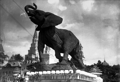 <em>"Paris Exposition: Trocadero Park, Paris, France, 1900"</em>, 1900. Glass negative 5x7in, 5 x 7 in. Brooklyn Museum, Goodyear. (Photo: Brooklyn Museum, S03i1481n01a.jpg