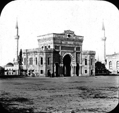 <em>"Gate of the Serasker, Istanbul, Turkey, 1903"</em>, 1903. Lantern slide 3.25x4in, 3.25 x 4 in. Brooklyn Museum, Goodyear. (Photo: Brooklyn Museum, S03i1678l01.jpg