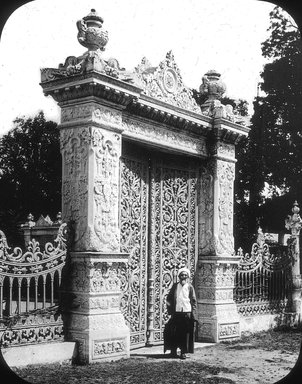 <em>"Imperial Palace of Dolmabaghcheh, Istanbul, Turkey, 1903"</em>, 1903. Lantern slide 3.25x4in, 3.25 x 4 in. Brooklyn Museum, Goodyear. (Photo: Brooklyn Museum, S03i1687l01.jpg