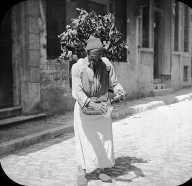 <em>"Street scene, Istanbul, Turkey, 1903"</em>, 1903. Lantern slide 3.25x4in, 3.25 x 4 in. Brooklyn Museum, Goodyear. (Photo: Brooklyn Museum, S03i1778l01.jpg