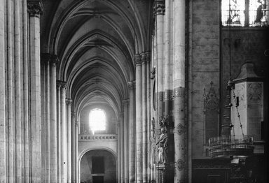 <em>"Cathedral, St. Quentin, France, 1907"</em>, 1907. Lantern slide 3.25x4in, 3.25 x 4 in. Brooklyn Museum, Goodyear. (Photo: Brooklyn Museum, S03i1841l01.jpg