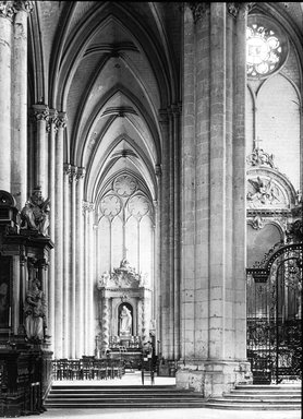 <em>"Cathedral, Amiens, France, n.d."</em>. Lantern slide 3.25x4in, 3.25 x 4 in. Brooklyn Museum, Goodyear. (Photo: Brooklyn Museum, S03i1856l01.jpg