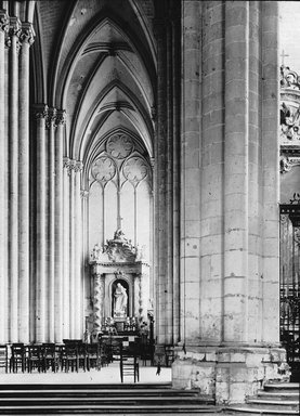 <em>"Cathedral, Amiens, France, n.d."</em>. Lantern slide 3.25x4in, 3.25 x 4 in. Brooklyn Museum, Goodyear. (Photo: Brooklyn Museum, S03i1857l01.jpg