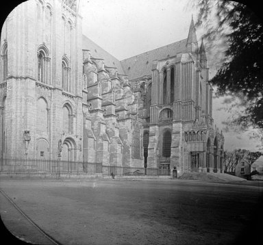 <em>"Cathedral exterior, France [?], n.d."</em>. Lantern slide 3.25x4in, 3.25 x 4 in. Brooklyn Museum, Goodyear. (Photo: Brooklyn Museum, S03i1866l01.jpg
