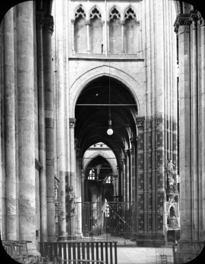 <em>"Church interior, n.d."</em>. Lantern slide 3.25x4in, 3.25 x 4 in. Brooklyn Museum, Goodyear. (Photo: Brooklyn Museum, S03i1902l01.jpg