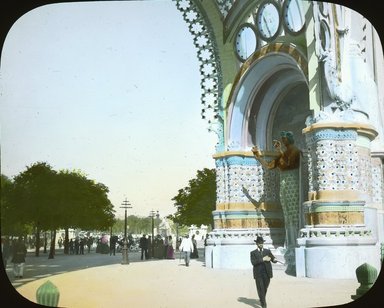 <em>"Paris Exposition: Place de la Concorde, entrance gate, Paris, France, 1900"</em>, 1900. Lantern slide 3.25x4in, 3.25 x 4 in. Brooklyn Museum, Goodyear. (Photo: Brooklyn Museum, S03i1975l01.jpg