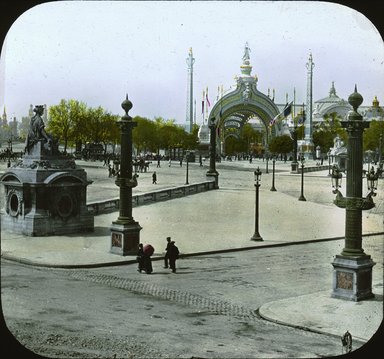 <em>"Paris Exposition: Place de la Concorde, entrance gate, Paris, France, 1900"</em>, 1900. Lantern slide 3.25x4in, 3.25 x 4 in. Brooklyn Museum, Goodyear. (Photo: Brooklyn Museum, S03i1979l01.jpg