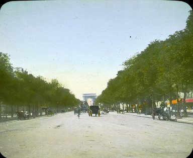 <em>"Paris Exposition: Champs Elysees leading to the Arc d'Triomphe, Paris, France, 1900"</em>, 1900. Lantern slide 3.25x4in, 3.25 x 4 in. Brooklyn Museum, Goodyear. (Photo: Brooklyn Museum, S03i2122l01.jpg