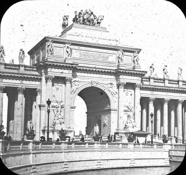 <em>"World's Columbian Exposition: Grand Arch of the Peristyle, Chicago, United States, 1893"</em>, 1893. Lantern slide 3.25x4in, 3.25 x 4 in. Brooklyn Museum, Goodyear. (Photo: Brooklyn Museum, S03i2205l01.jpg