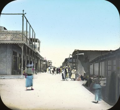 <em>"Street, Ismailiya, Egypt"</em>. Lantern slide 3.25x4in, 3.25 x 4 in. Brooklyn Museum, Goodyear. (Photo: T.H. McAllister, S03i2359l01.jpg