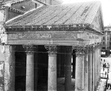 <em>"Pantheon, Rome, Italy"</em>. Lantern slide 3.25x4in, 3.25 x 4 in. Brooklyn Museum, Goodyear. (Photo: Brooklyn Museum, S03i2828l01.jpg