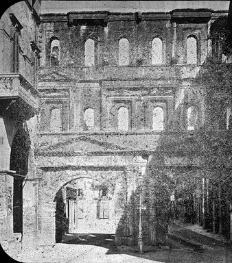 <em>"Arco dei Seoni [revised: Porta or Portoni Borsari], Verona, Italy"</em>. Lantern slide 3.25x4in, 3.25 x 4 in. Brooklyn Museum, Goodyear. (Photo: Brooklyn Museum, S03i3073l01.jpg