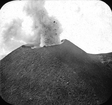 <em>"Vesuvius, Italy"</em>. Lantern slide 3.25x4in, 3.25 x 4 in. Brooklyn Museum, Goodyear. (Photo: T.H. McAllister; J. Levy cie, S03i3120l01.jpg