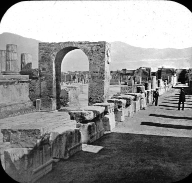 <em>"Forum, Pompeii, Italy"</em>. Lantern slide 3.25x4in, 3.25 x 4 in. Brooklyn Museum, Goodyear. (Photo: Brooklyn Museum, S03i3142l01.jpg