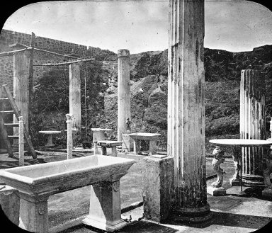 <em>"House, Pompeii, Italy"</em>. Lantern slide 3.25x4in, 3.25 x 4 in. Brooklyn Museum, Goodyear. (Photo: Brooklyn Museum, S03i3155l01.jpg